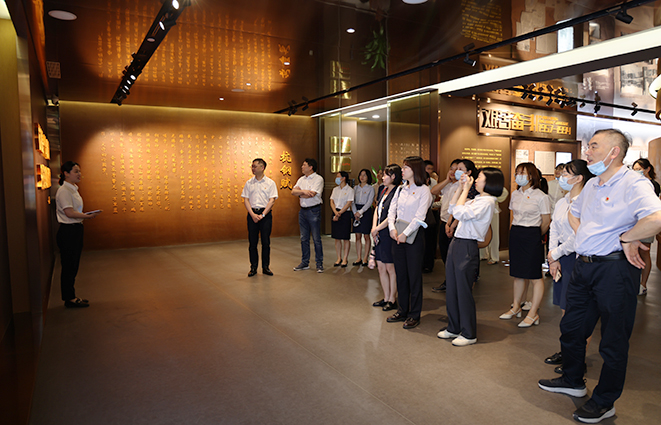 觀歷史輝煌 悟使命初心 | 冶金物資聯合寧波銀行開展主題黨日活動
